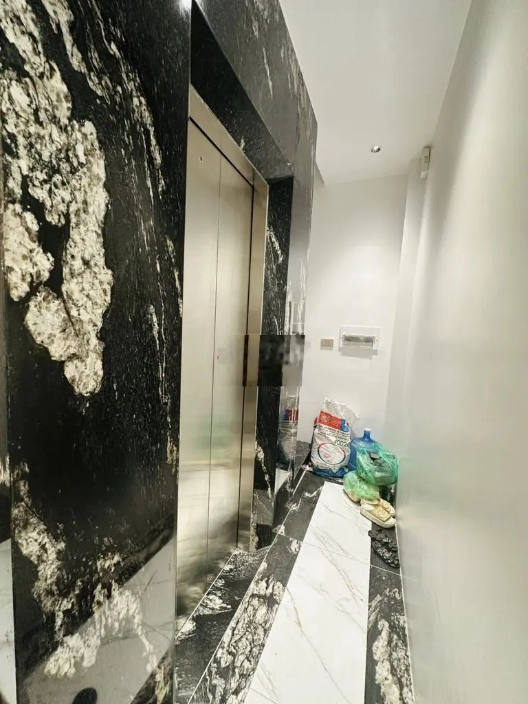 Cần bán siêu phẩm mặt phố 50m2 7T thang máyô tô tránh vỉa hè kinh doan