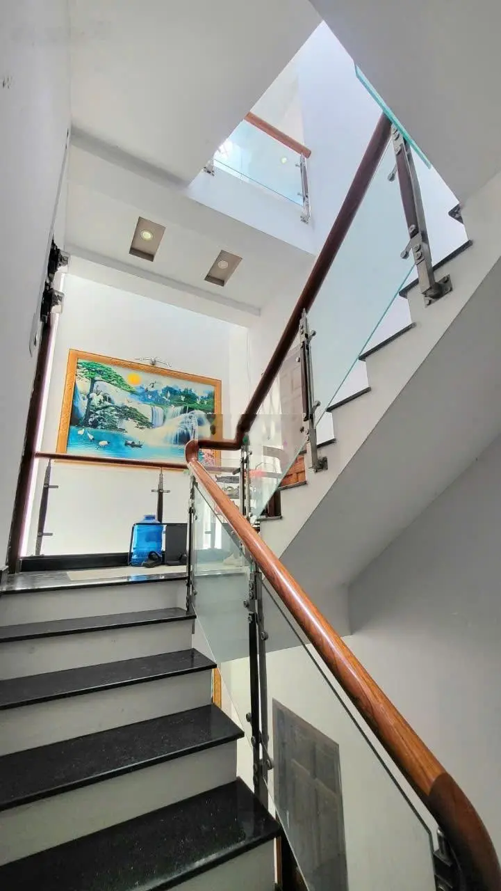 85M2 x 4 Tầng (5x17)-HXH 4.5M, CV LÀng Hoa, Chợ HTT, Emart, Cho Thuê 20tr/Tháng - Chỉ 8 Tỷ TL