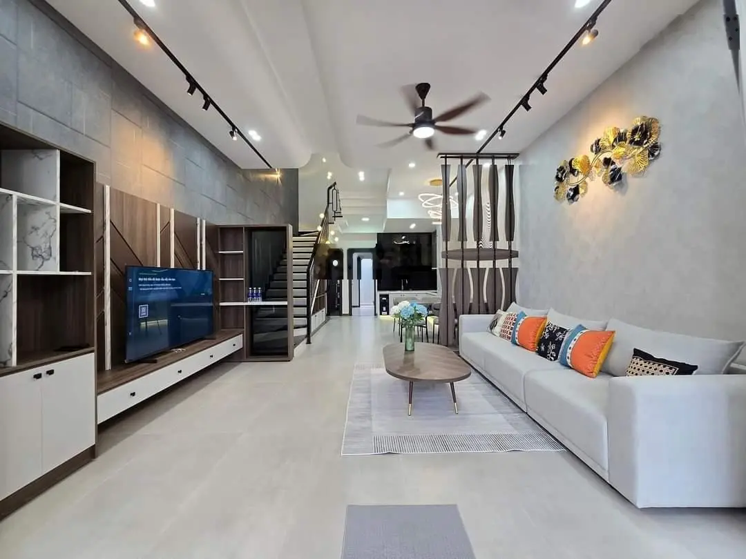 Bán nhà 3 tầng Hòa Phú, Hòa Minh, gần biển