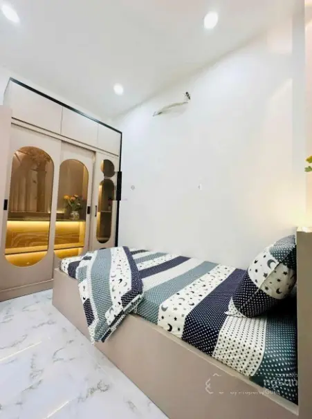 Cơ hội vàng! Bán nhà sổ hồng riêng 1 trệt 1 lầu DT 40m2 tại quận Bình Tân, giá chỉ 2.2 tỷ!