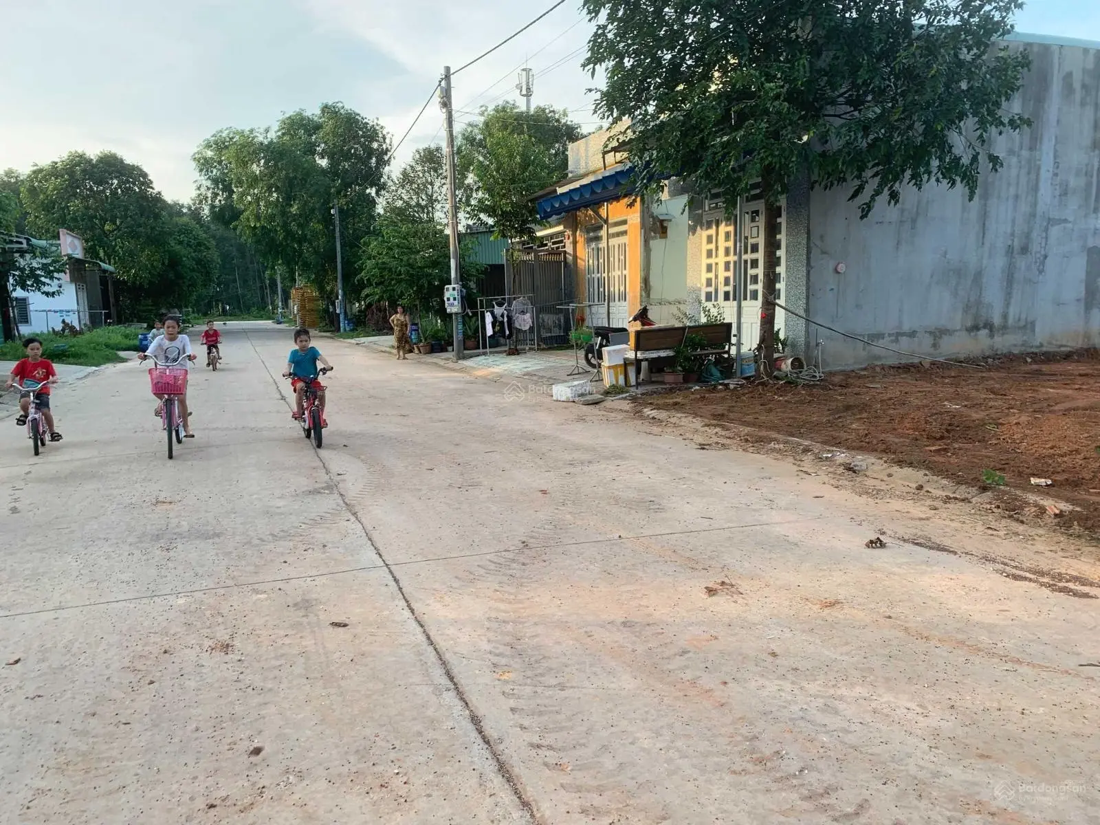 Tôi chính chủ cần bán lô đất 150m2 sát đường nhựa, dân cư đông đúc