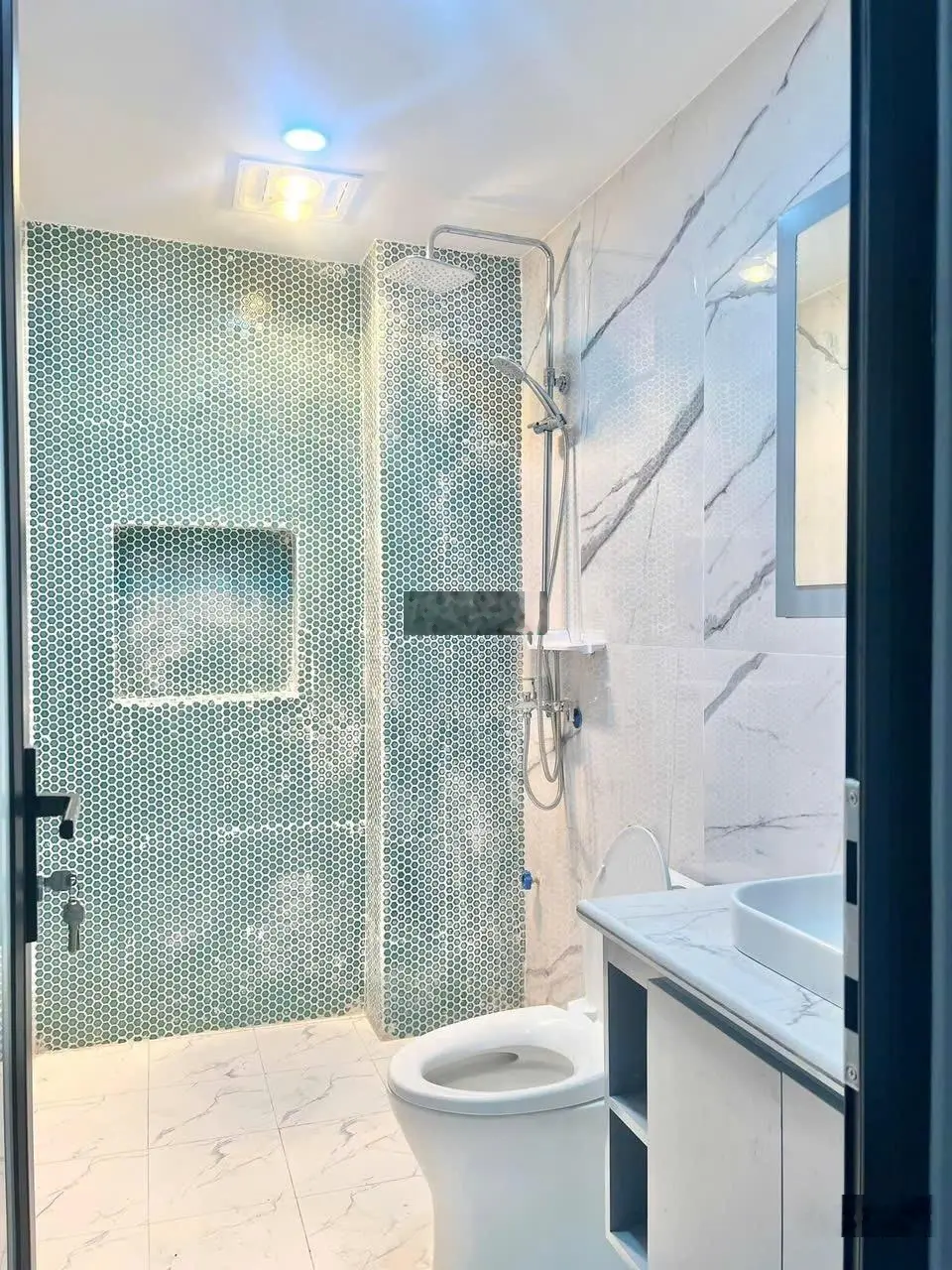 Bán nhà 50,4m2 đối diện công viên giá chỉ hơn 3 tỷ liên hệ e Nguyên 0357 864 ***