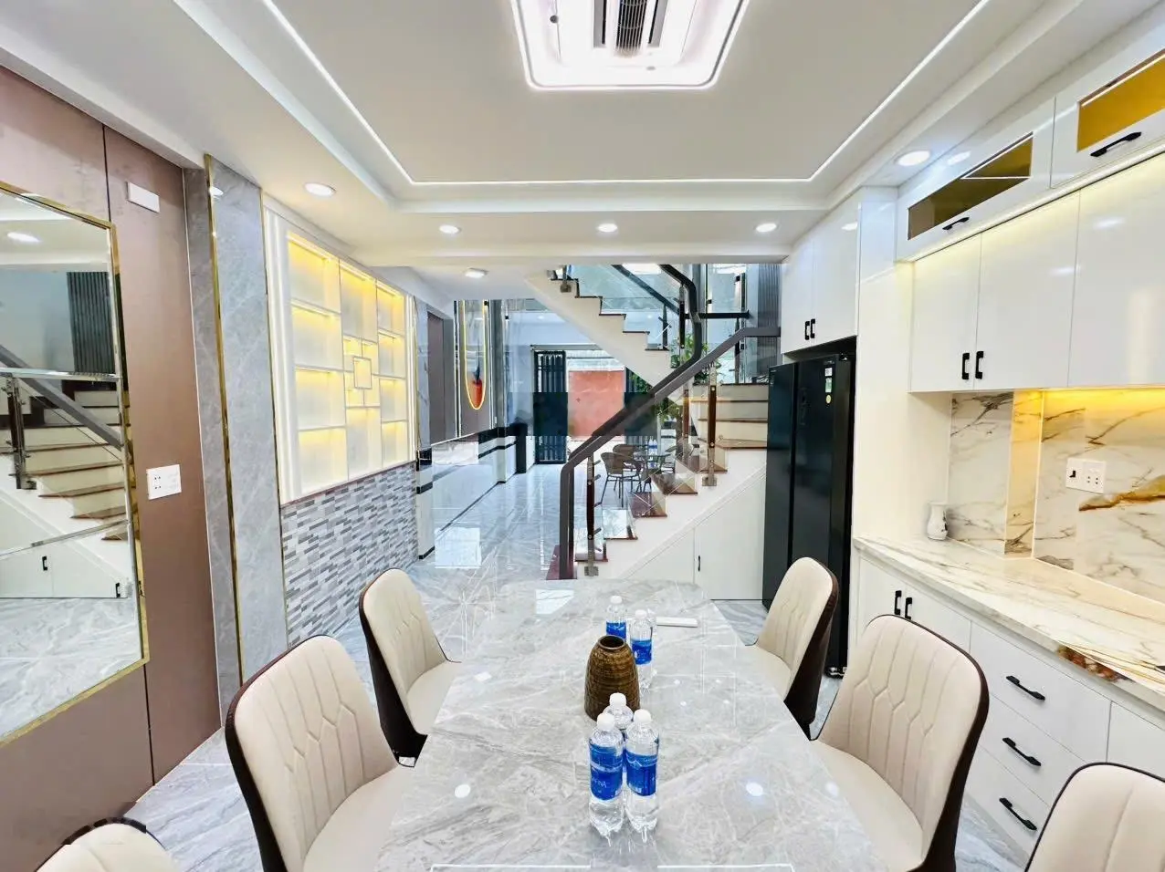 Nhà phố 4m x 15m.Xây 1 lửng 2 lầu full nội thất hẻm 8m gần mặt tiền đường Lâm Thị Hố
