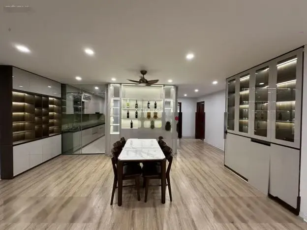 Bán căn hộ 172m2 view Lã Vọng chung cư Mandarin Garden, sẵn nội thất vào ở luôn