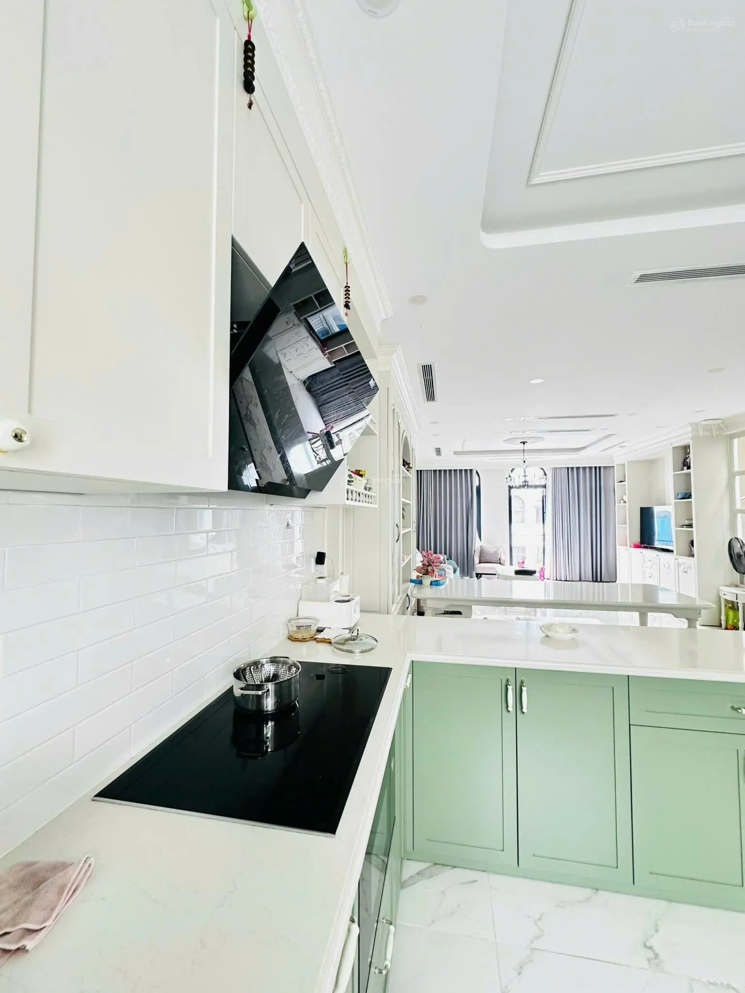 Cần bán nhà phố Vinhomes Grand Park Q9 đã hoàn thiện tặng nội thất