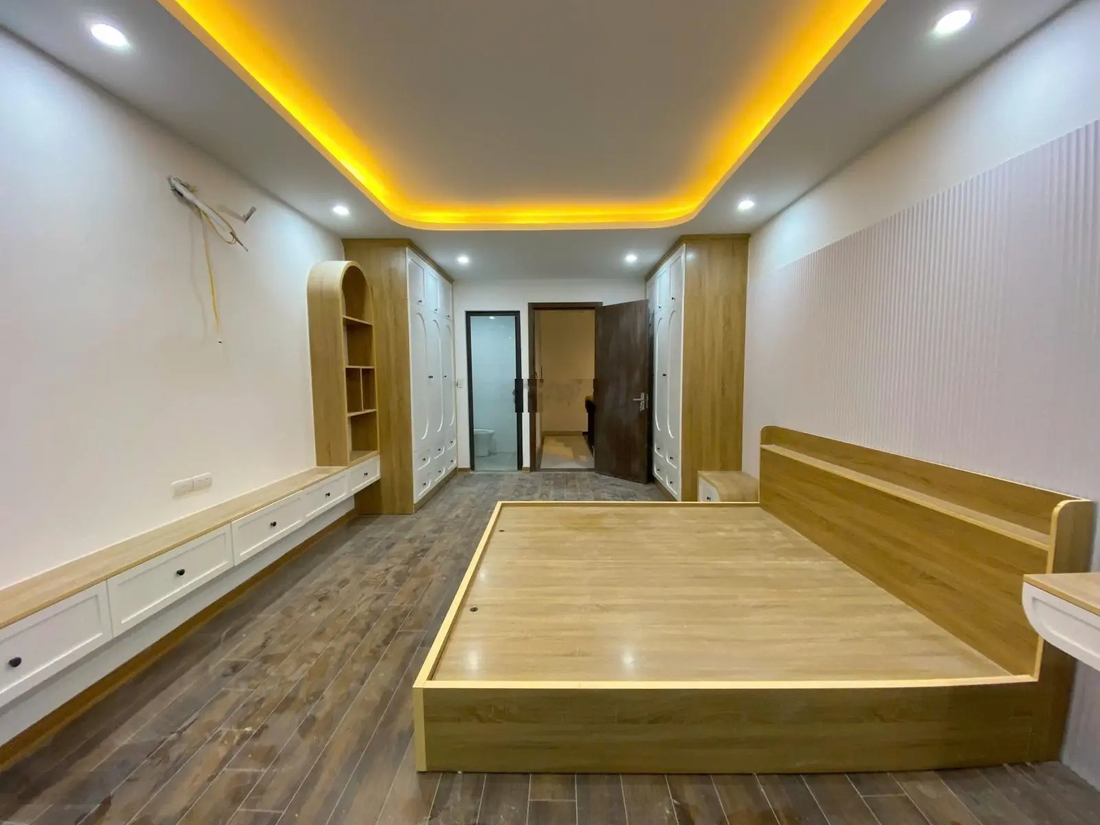 Nhà mới đẹp ở ngay - thang máy - gần phố - nở hậu - full nội thất. nghĩa dũng