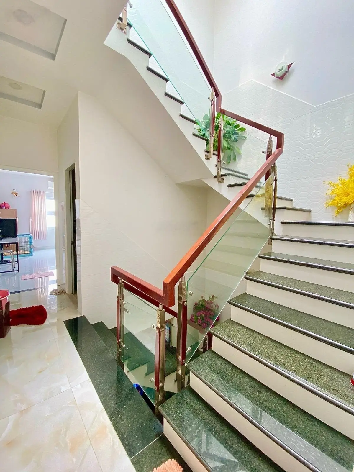 Mặt tiền kinh doanh - 11 tỷ 9 - đường 12m - nhà 3 tầng - 3PN -82m2( 4,1m x 20m )- Phường Phước Bình