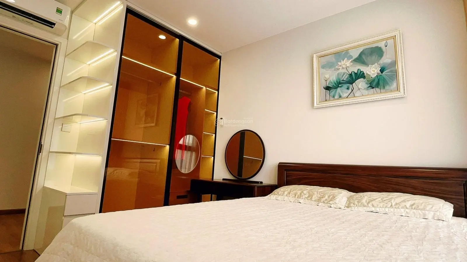 Vợ chồng tôi cần bán căn hộ 3 ngủ 99 m2 full nội thất CC Helios. Giá 5,2 tỷ. LH: 0335 363 ***
