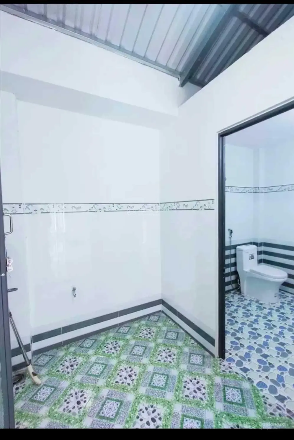Chính chủ cần bán gấp nhà 1 trệt 2 lầu ngay chợ Hưng Long Bình Chánh, SHR