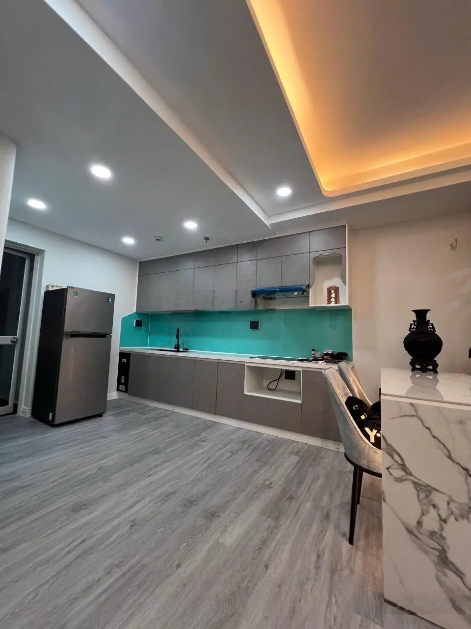 Chuyển nhà mới cần bán căn hộ 3 mặt thoáng 87m2, 2 phòng ngủ có sổ hồng - chung cư Dragon Hill 1