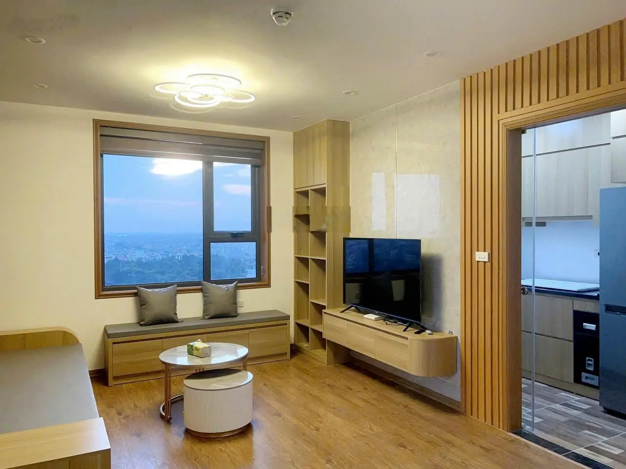 Chuyển nhượng căn hộ góc 2 mặt thoáng 2 ngủ 2 WC, view hồ tại Bạch Đằng TPHD, 1.7tỉ 0979 020 ***