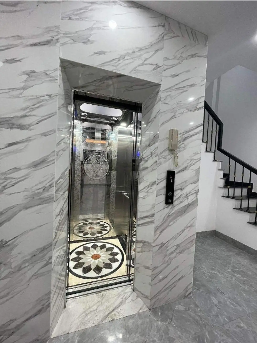 Bán nhà 7 Tầng thang máy, Tô Ngọc Vân, Tây Hồ, 40m2, đi bộ ra Hồ Tây. Giá: 12.9 tỷ