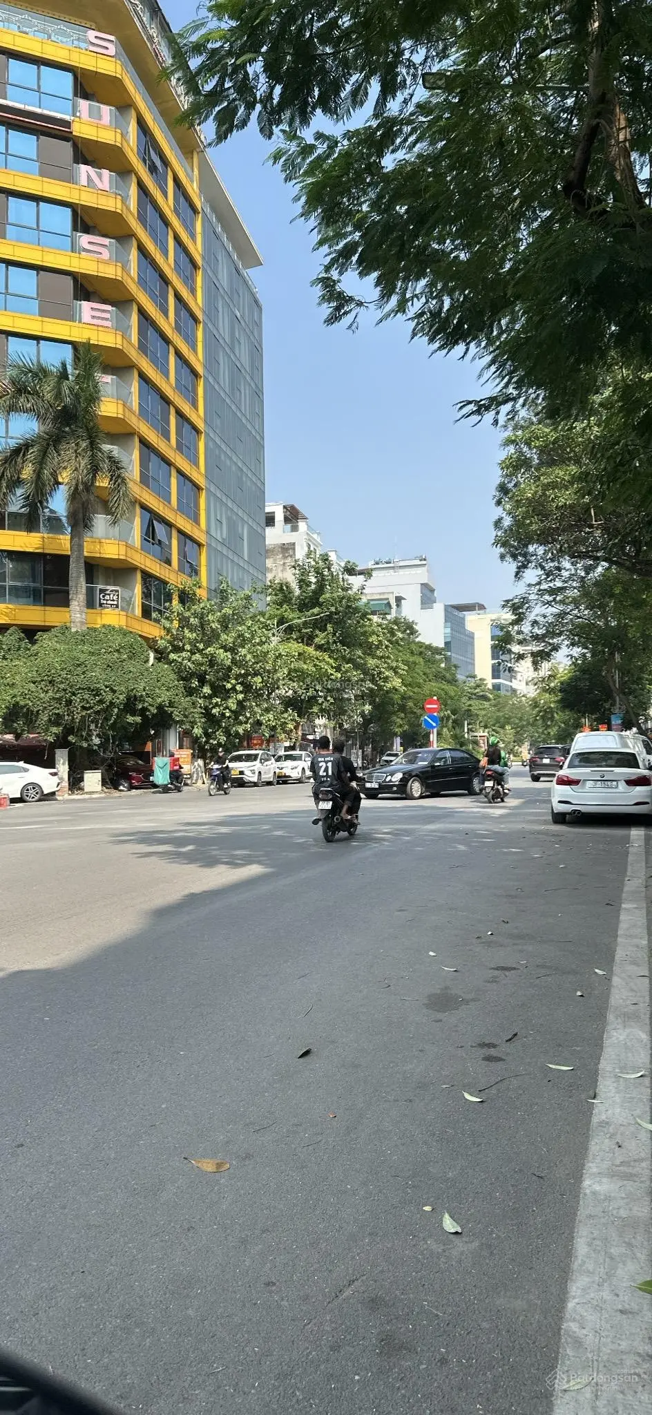 Đất Lạc Long quân, Tây Hồ. Ô tô vào nhà, 78 m2, mặt tiền 7 m. Sổ đỏ chính chủ, giá 20,3 tỷ