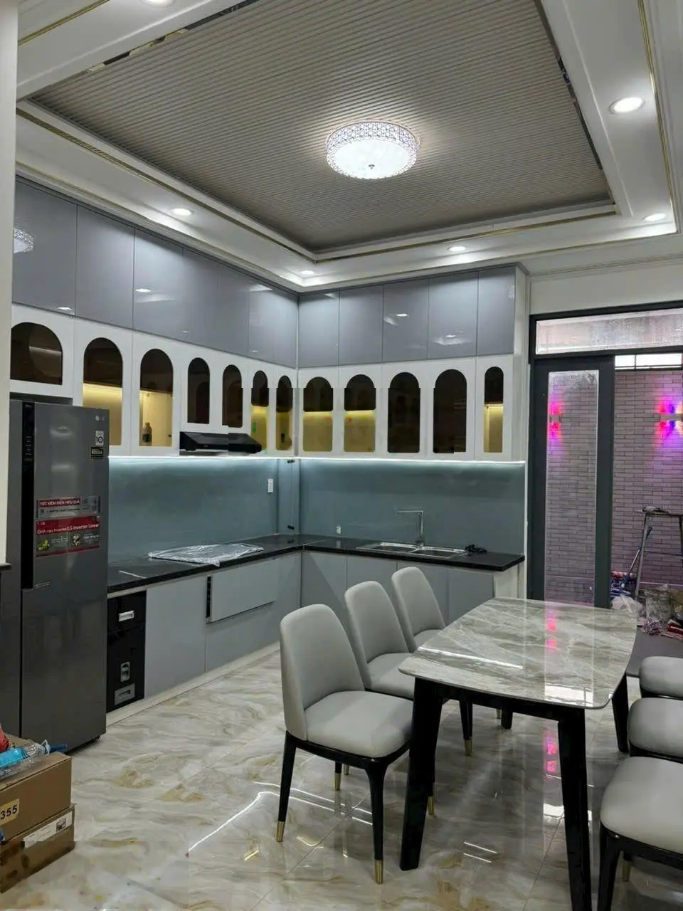 Nhà mới 4 tầng 4 phòng 5 wc - Tặng full nội thất - Xe hơi đậu trong nhà - Hoàn công đủ -Dân trí cao