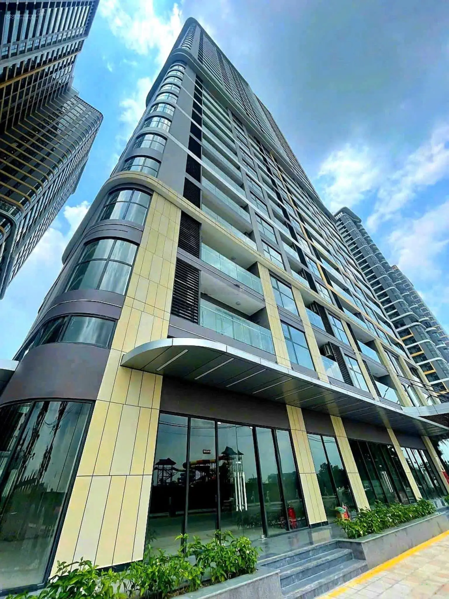 (Lỗ 300 triệu) Căn hộ Studio Beverly - view công viên biển hồ giá chỉ 2.2 tỷ duy nhất 1 căn