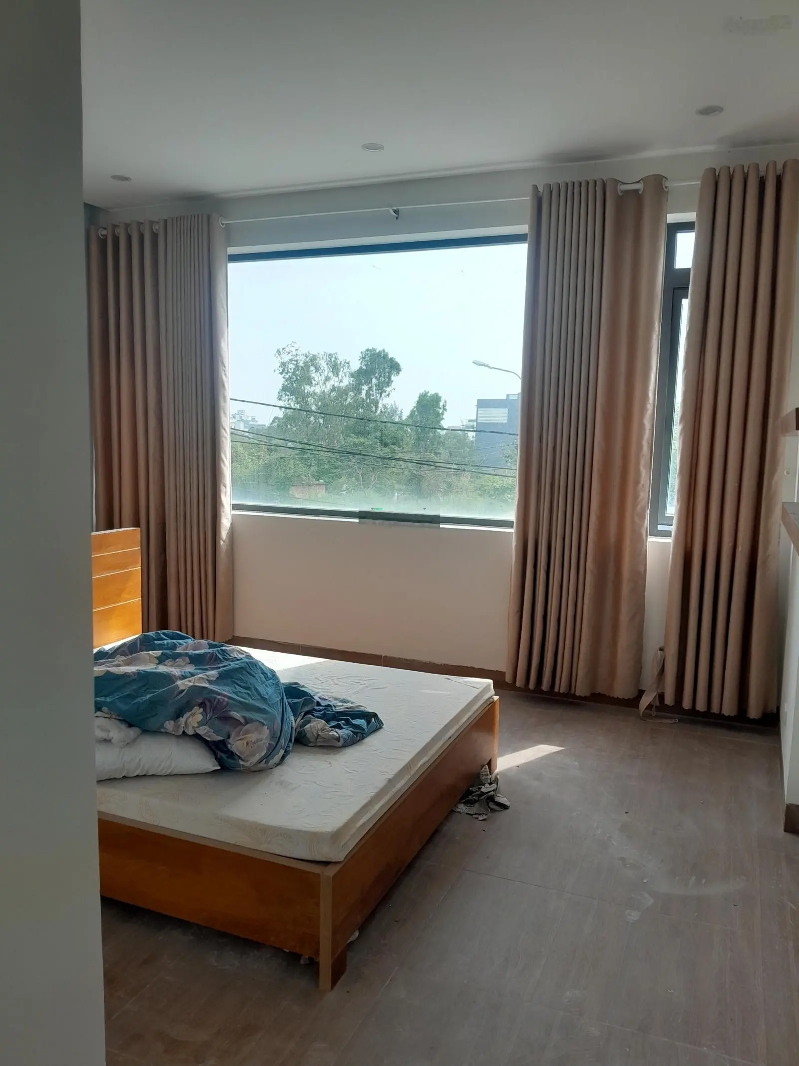 Tôi cần bán khách sạn kim căn hô 3 tầng đường Nguyễn Xiển quận ngũ hành sơn TP Đà Nẵng