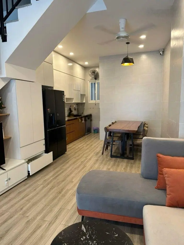 Bán nhà Q2, Lê Văn Thịnh, 63m2, 3 tầng, tặng nội thất, nhỉnh 6 tỷ