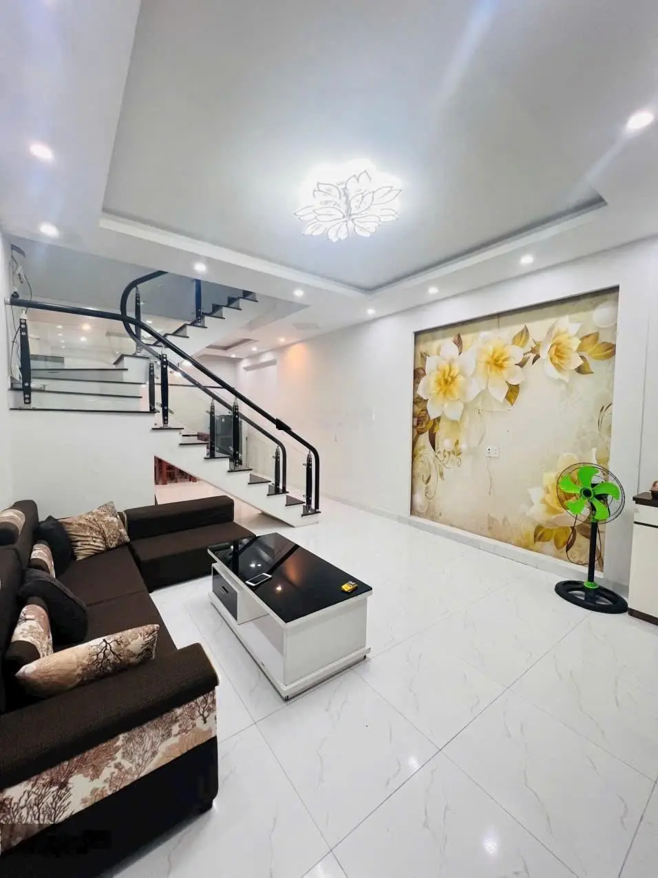 Nhà đẹp 3 tầng full nội thất ngay cạnh bệnh An Dương cách cầu rế 200m
