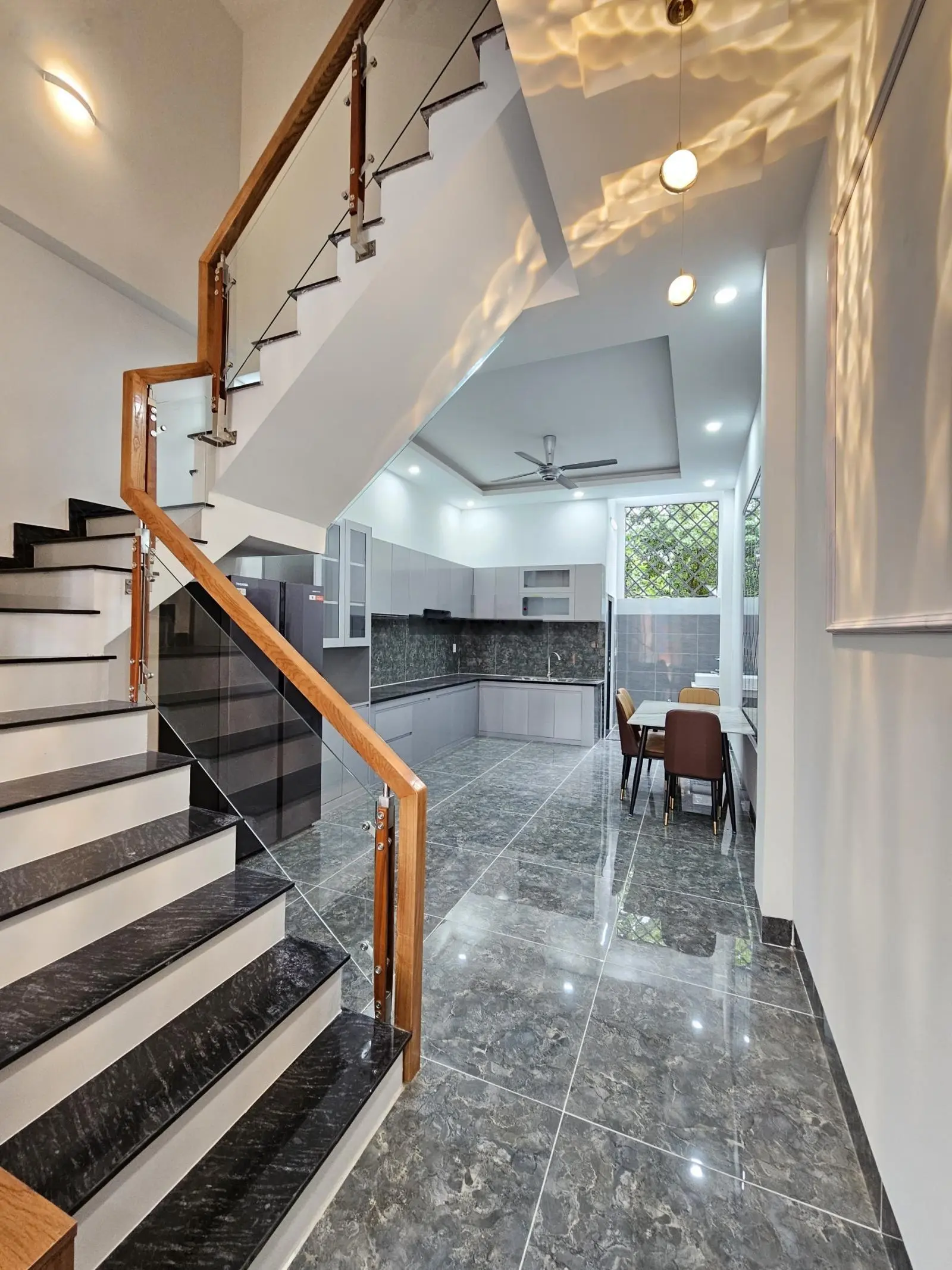 3 tỷ 750 Bán nhà 1 trệt 2 lầu KDC ĐẸP P.Thuận Giao, TP.Thuận An