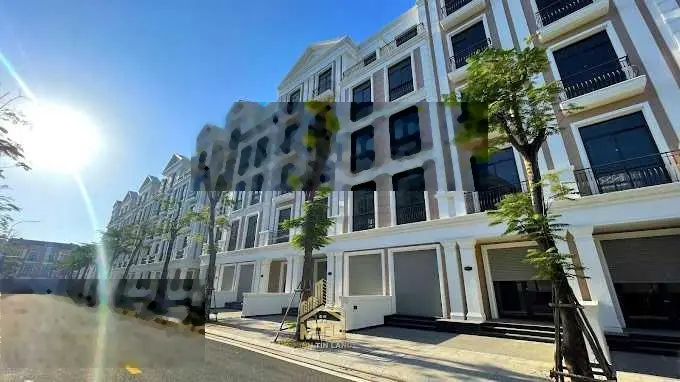 Bán căn nhà phố sân vườn khu biệt thự Vinhomes Grand Park Quận 9 giá hợp lý đầu tư. LH 0916111163