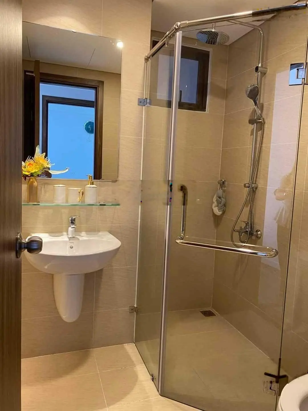Nhượng lại 5 suất 2PN thanh toán 180tr (10%) CK 11% + Tặng gói nội thất kèm cam kết cho thuê 12tr