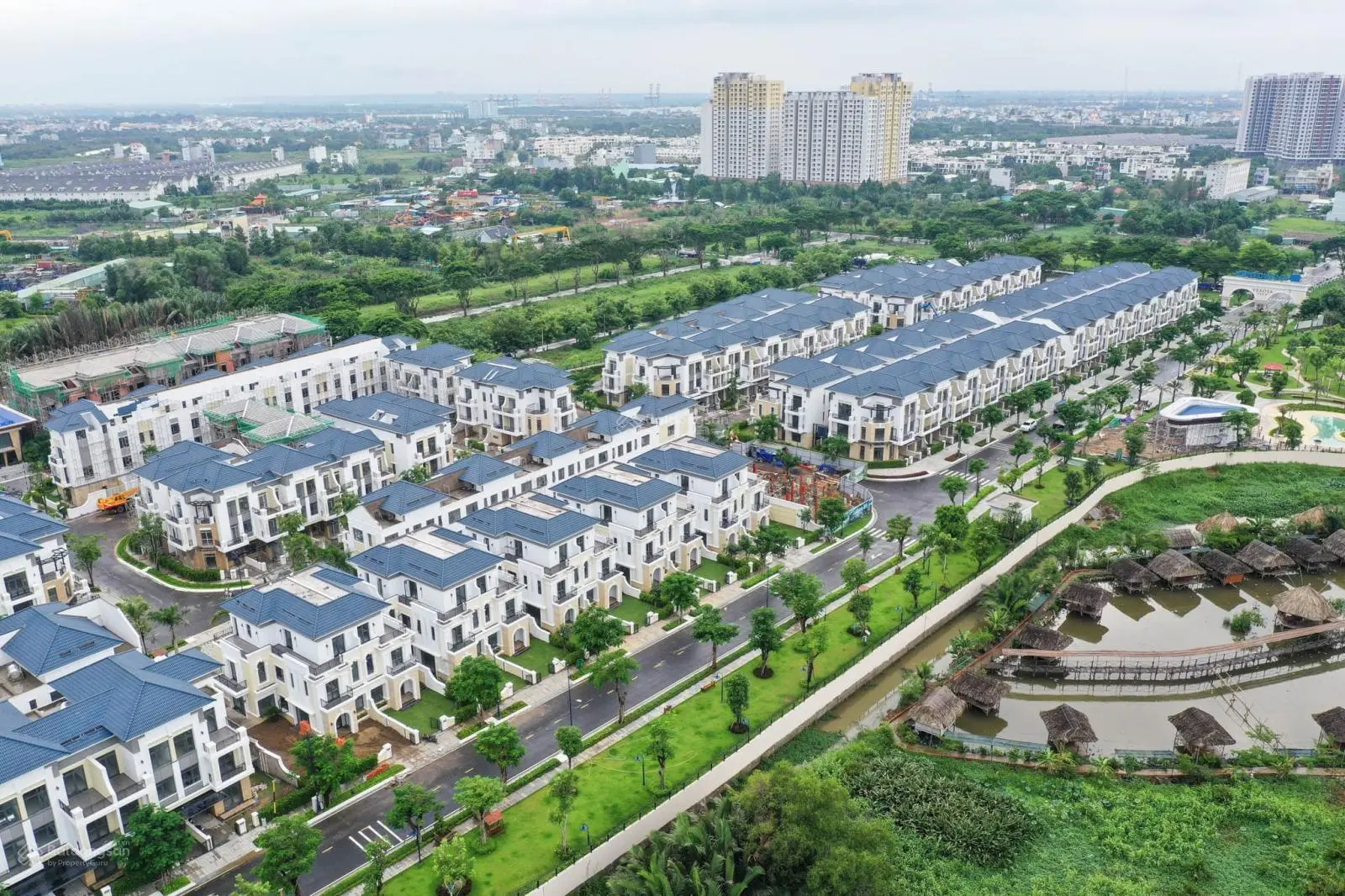 Cần bán căn 6x15m - DT 90m2 - giá chỉ 12 tỷ tại Verosa Park. Sổ hồng riêng. Giá tốt nhất tại Verosa