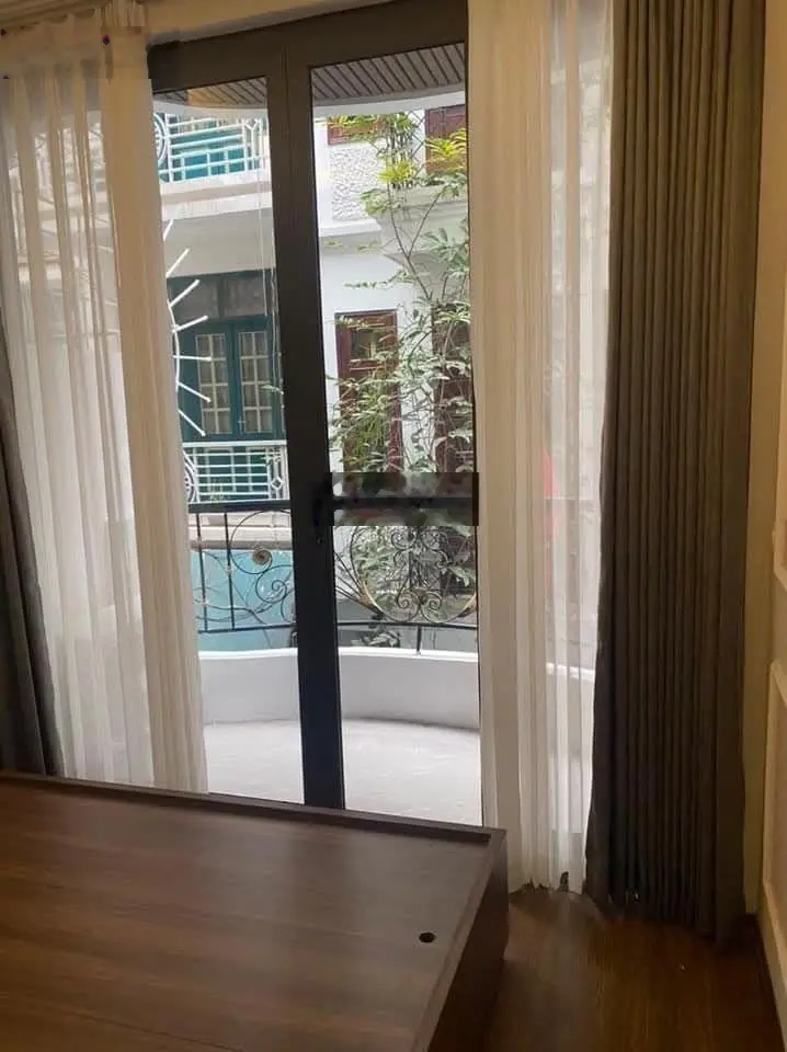 bán nhà thái hà 40m 5T MT 3m giá 9,9 tỷ.nhà phân lô,gần phố, ôtô đỗ của, 20m ra phố. víp nhất khu.