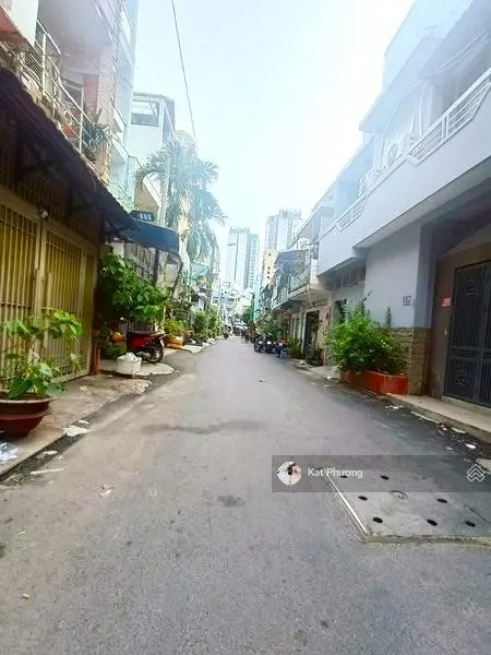 Nhà đẹp Thành Thái khu VIP Quận 10 gần ủy ban nhân dân Quận 10 70m2 4 tầng ngang 5m 4PN, hẻm xe hơi