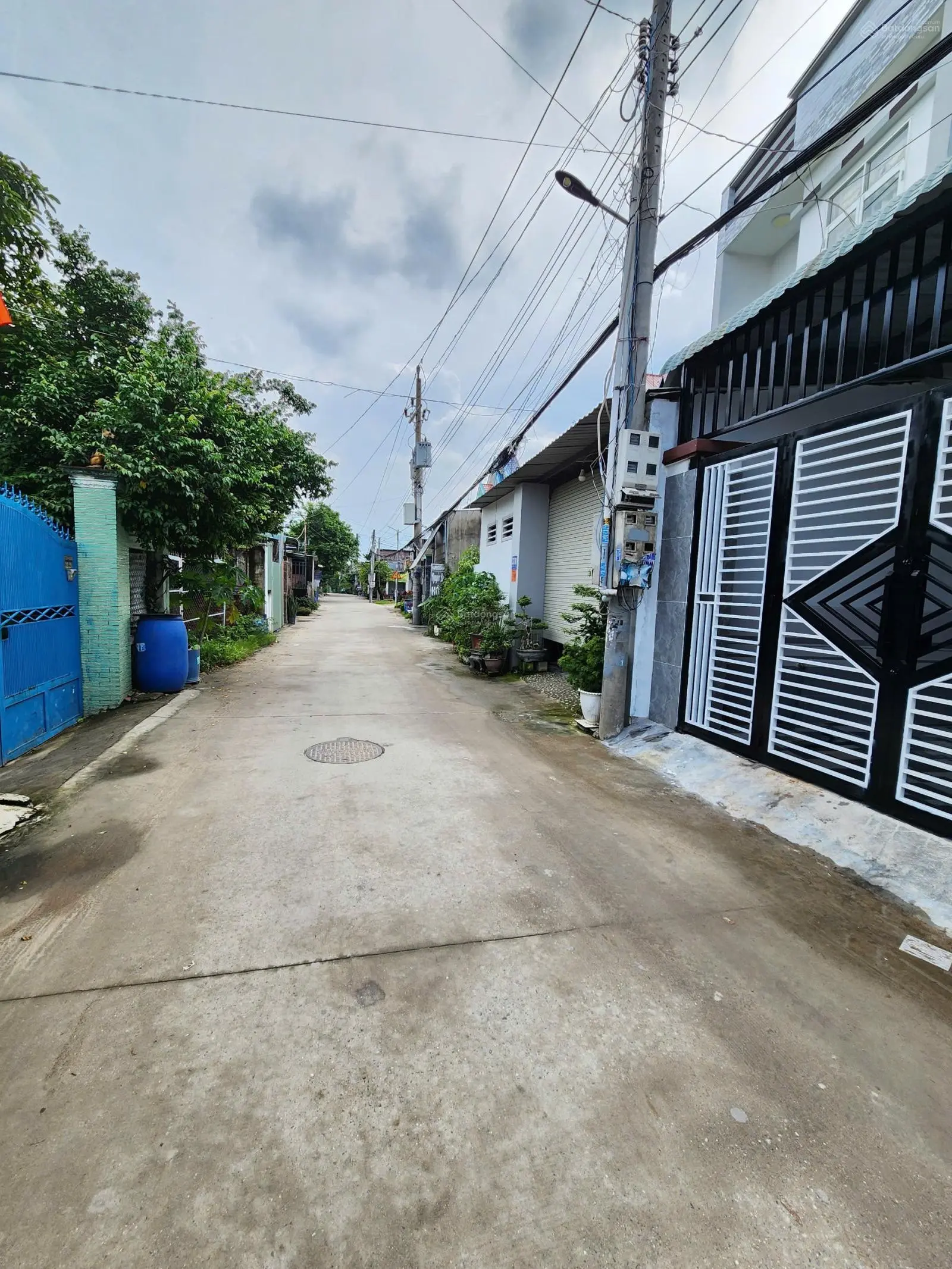 2,75 tỷ bán nhà MT kinh doanh 1 trệt 1 lầu gần ngã tư Miếu Ông Cù 500m, P. Bình Chuẩn, Tp. Thuận An