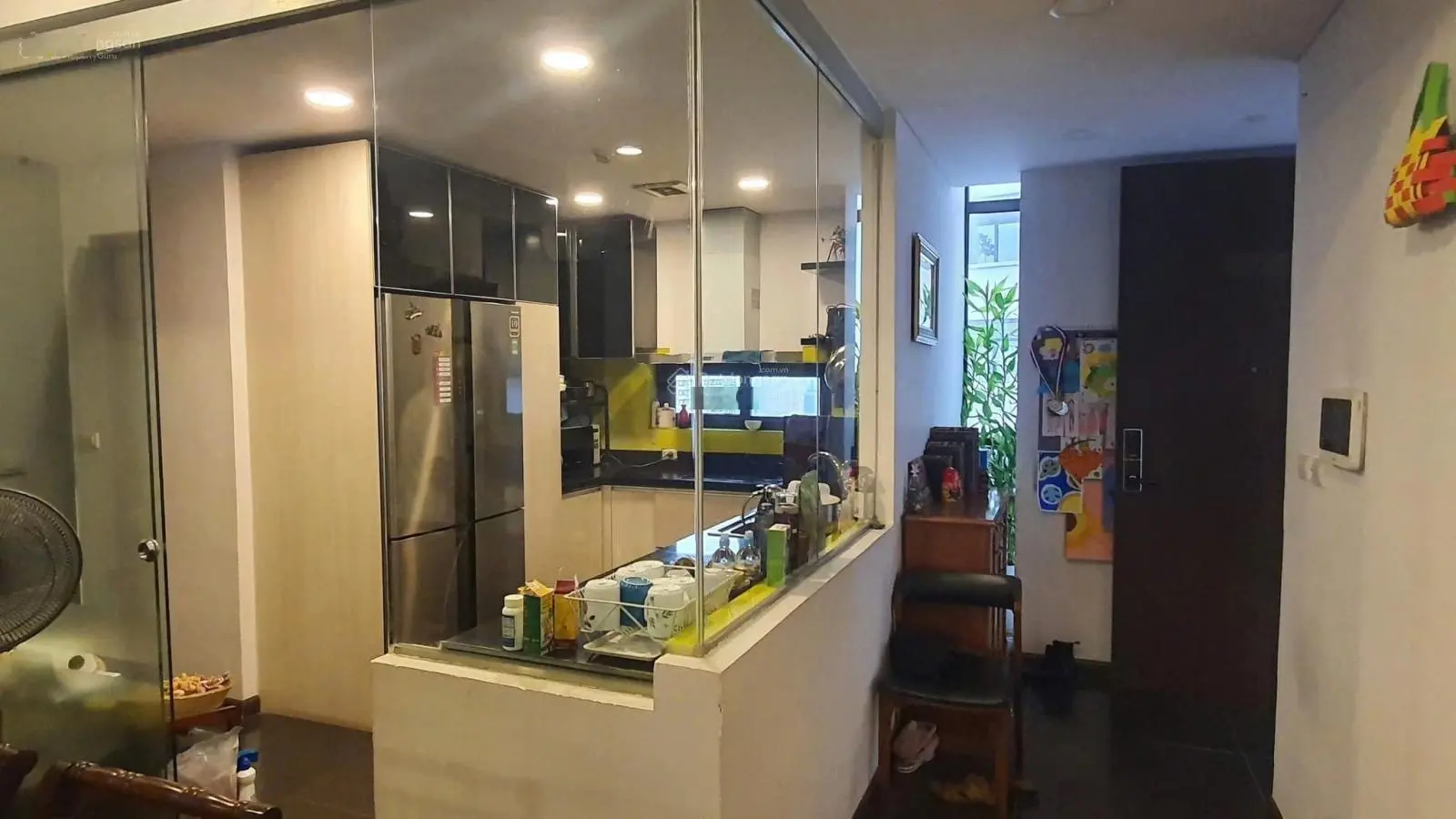 Bán gấp căn hộ diện tích 164m2 thiết kế 3n+1, tầng trung, căn góc, 2 mặt thoáng tại dolphin plaza.