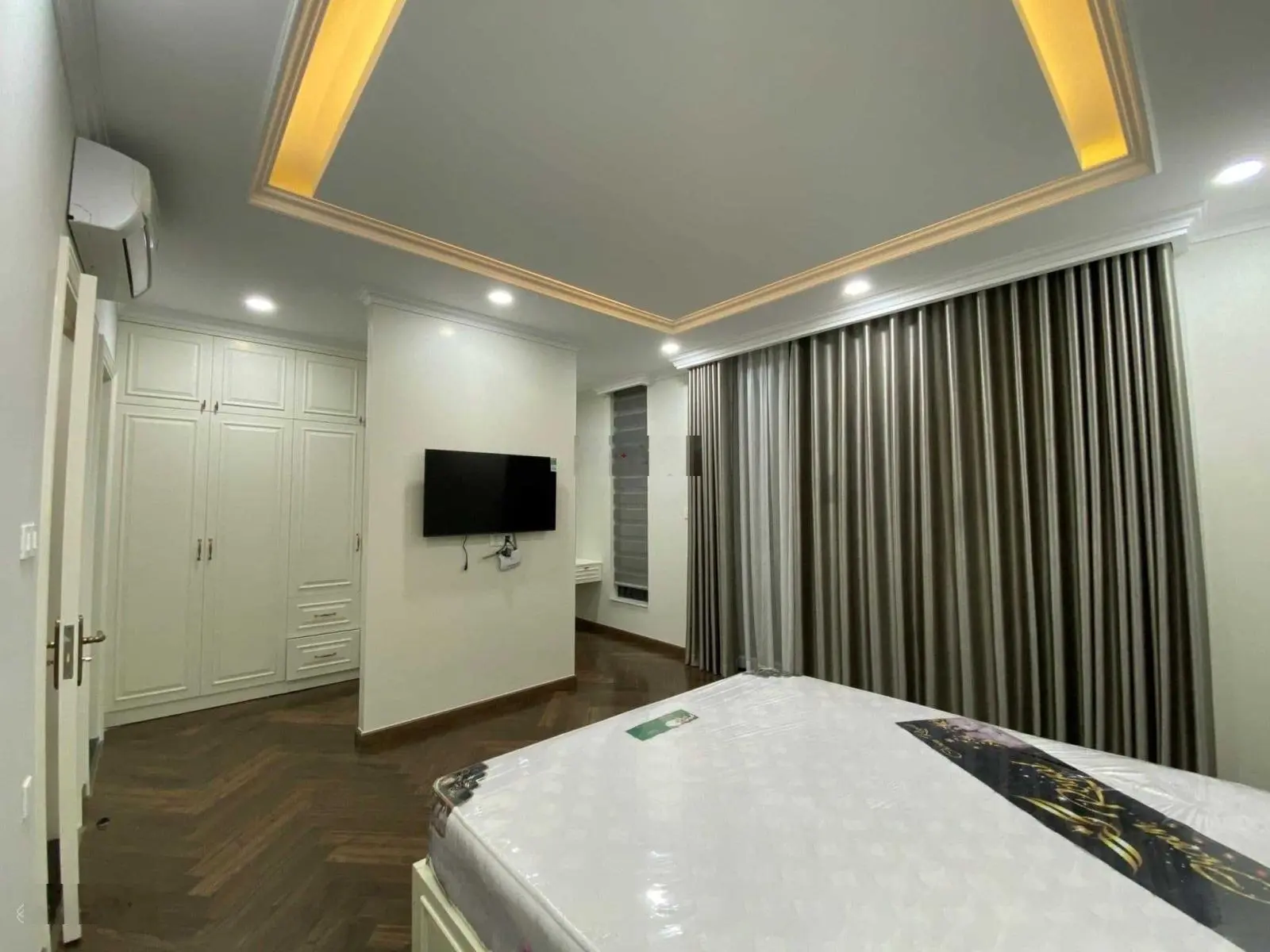 Chính chủ cần gấp căn biệt thự Lavila hoàn thiện full nội thất 12.2 tỷ - LH: 0902781375