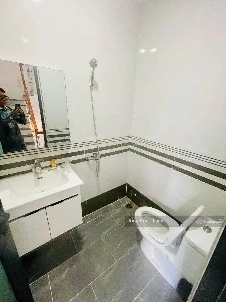 Bán nhà riêng tại Nguyễn Hồng Đào, 5,5 tỷ, 55m2, 3PN, 2WC, 2 tầng