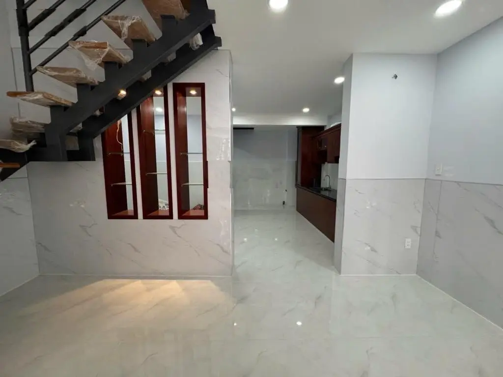 Nhà mới 2 lầu hẻm xe hơi vào nhà 5x12 bán 5.5 tỷ đường Liên Khu 10-11 gần Phan Anh