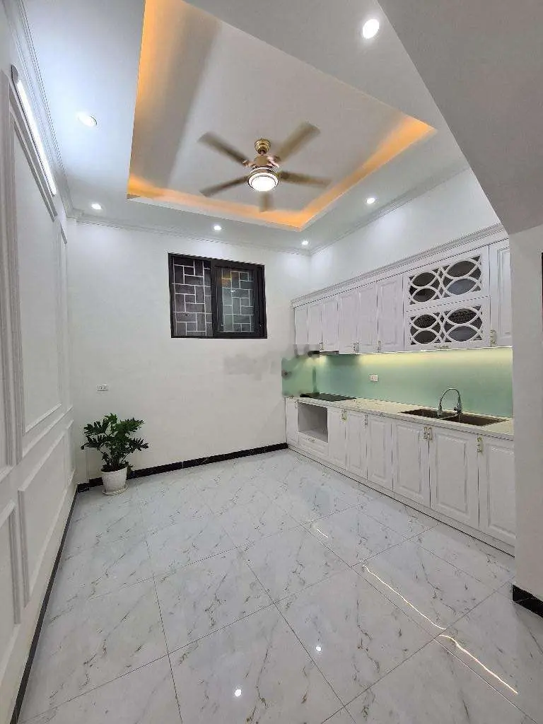 Bán nhà 50m2 Khương Trung, ô tô đỗ cửa, 4 ngủ mới đẹp