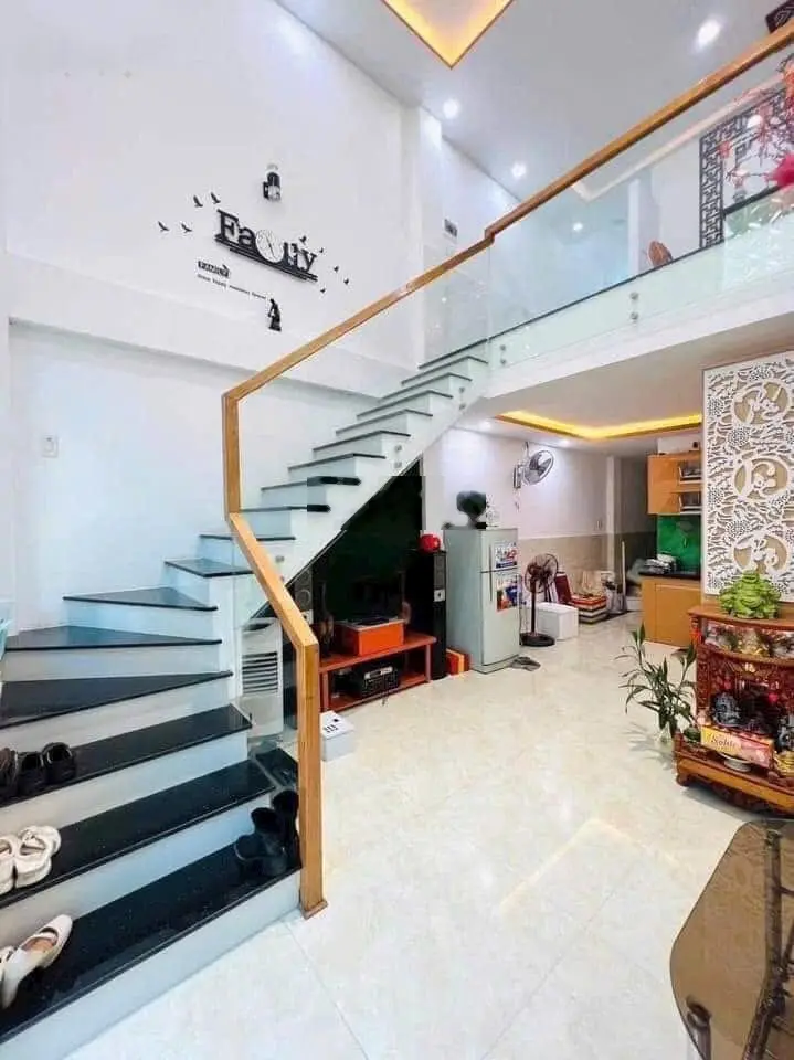 Bán nhà 63m2 vuông vức kiệt Nguyễn Công Hoan, cách kiệt ô tô 10m ngay bến xe