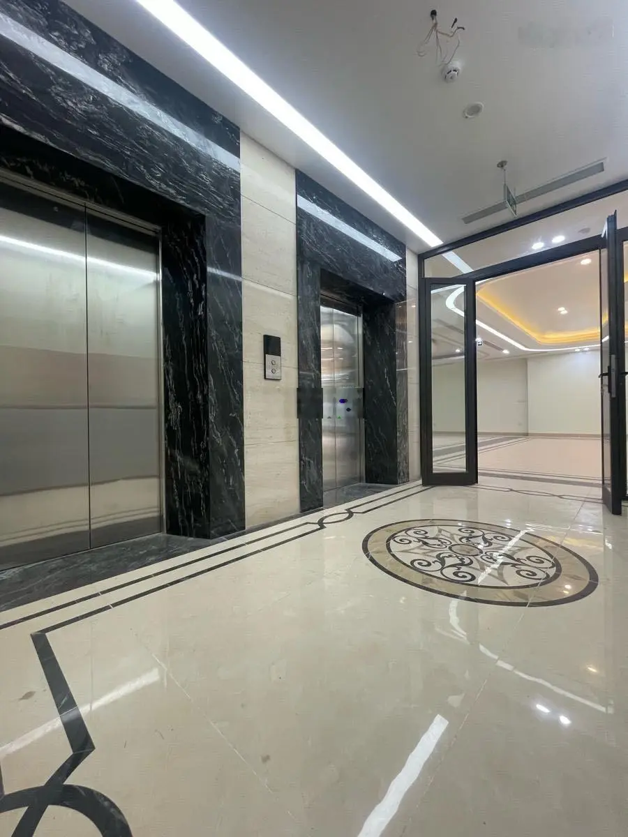 Bán toa văn phòng mặt phố Hoàng Cầu 3 mặt tiền tạo nguồn tiền 600tr/th 250m2/12T/25m MT nhỉnh 200tỷ