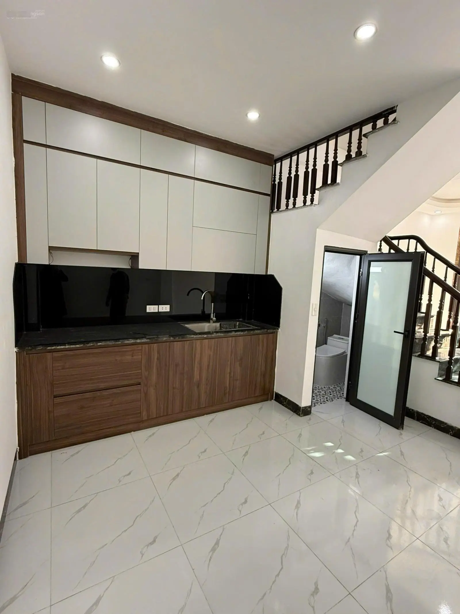 Chỉ 2,2tỷ có nhà 4T*35m2 ngõ rộng ôtô đỗ cổng. Cách trung tâm Hà Đông chỉ 4km gần hồ chợ trường học