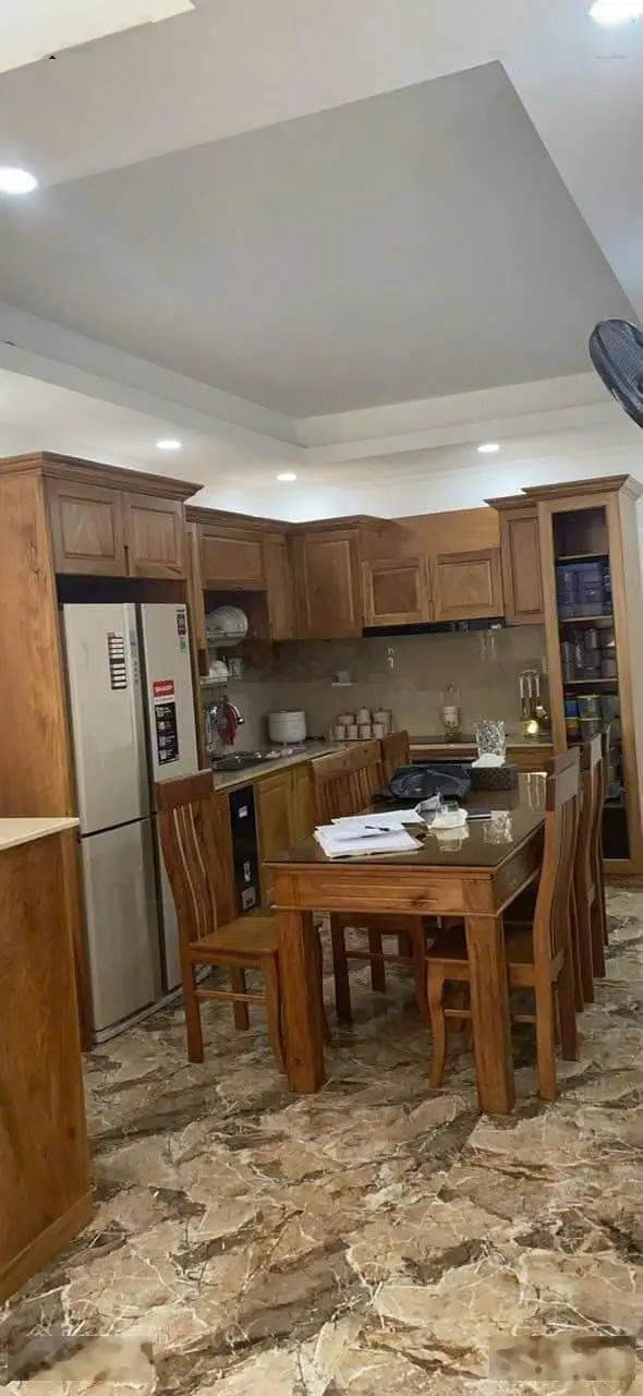 Bán nhà trung tâm Buôn Ma Thuột, mặt tiền Hà Huy Tập, để lại toàn bộ nội thất gỗ Hương và Căm Se