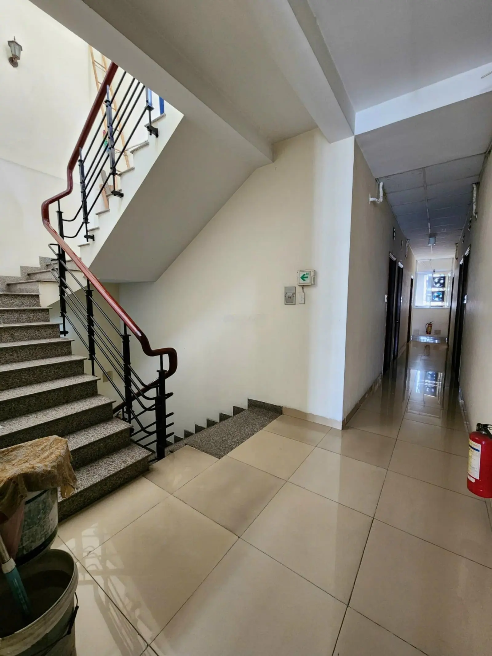 Bán khách sạn 10x20m thu nhập 80 triệu/tháng ngay Vincom Dĩ An, P. Dĩ An