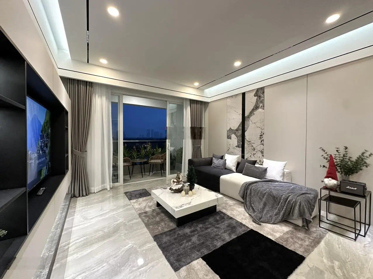 Căn hộ quá đẹp cần bán tại Phú Mỹ Hưng, nhà mới 100%, view sông trực diện, DT 130m2, 3PN, 2WC