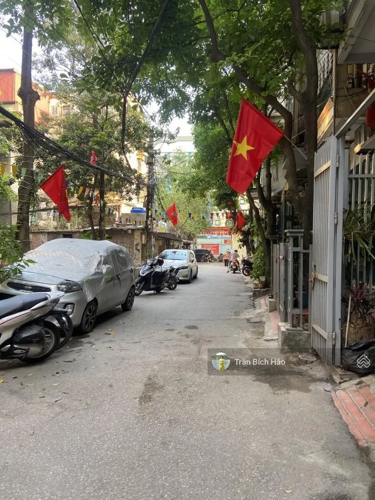 Phân lô ô tô tránh kinh doanh 30m ra mp đê la thành mới !