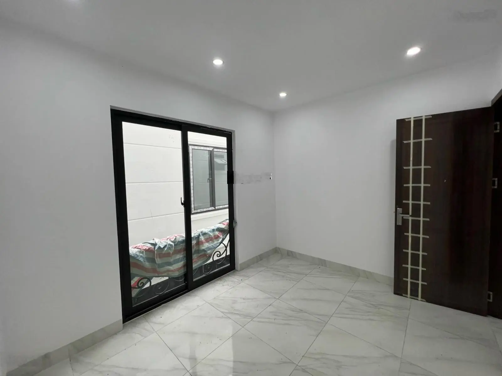Nhà xây mới 4t x32m, cách chợ đầu mối 700m, cây xăng xốm, đại học đại nam khoảng1,5km
