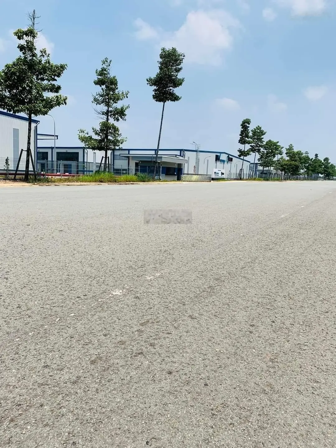 Tôi cần tiền bán gấp lô đất gần sát QL13, gần trường ĐH Việt Đức