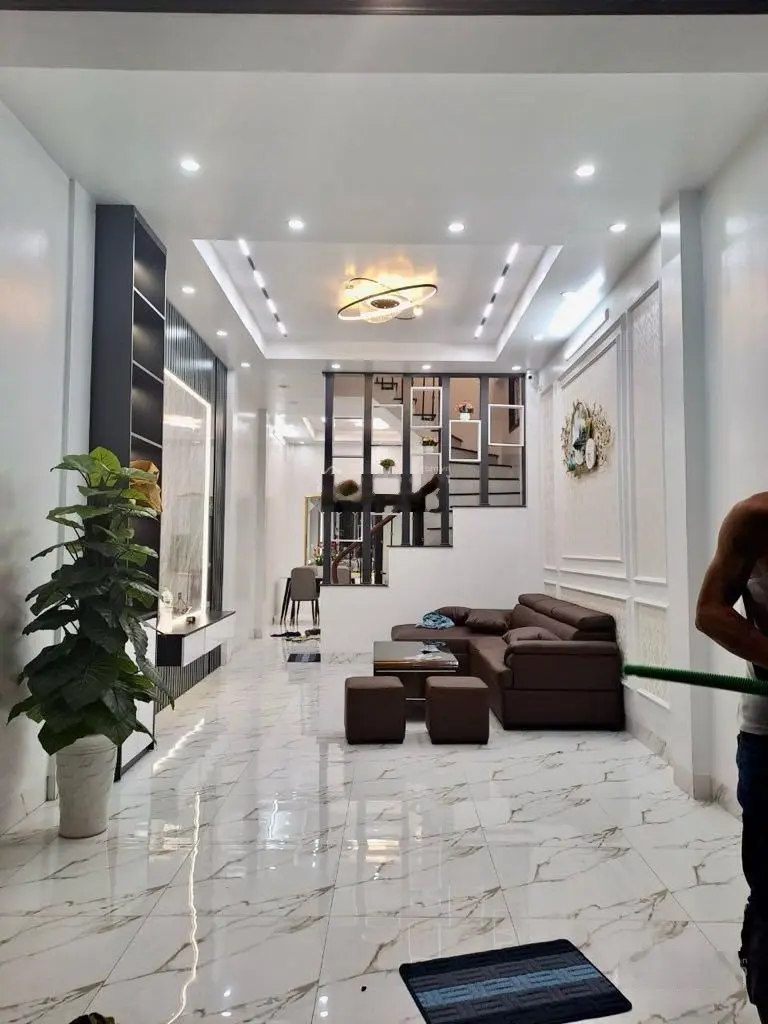 TRUNG TÂM CẦU GIẤY - NHÀ ĐẸP Ở NGAY 45M2 - TẶNG NỘI THẤT - NGÕ BA GÁC THÔNG CÁC NGẢ - CHỈ HƠN 8 TỶ.