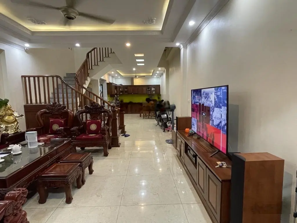 Chính chủ cần bán gấp nhà phố phạm khắc quảng DT90m2 , 5 tầng, MT5m gần hồ, ở sướng