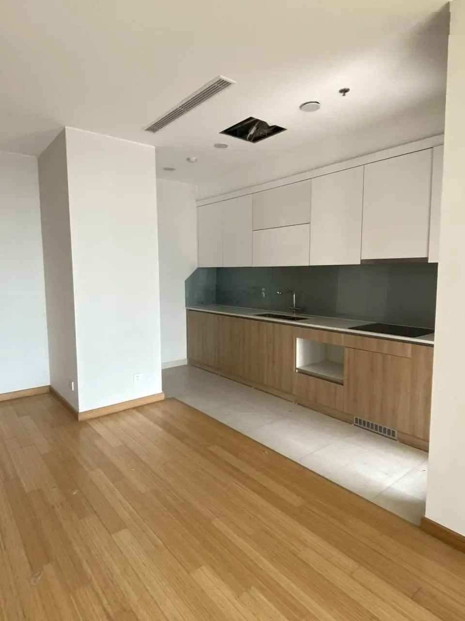 Em cần bán nhanh căn hộ 2PN. Toà A tại CCCC The Zei - Mỹ Đình. Nhỉnh 7tỷ. Lh 0357 536 ***