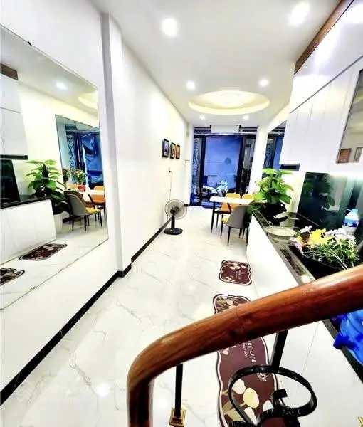Phố Hàng Chuối, hiếm nhà bán, 5 tầng đẹp lung linh, 15m ra mặt phố, 6 tỷ hơn