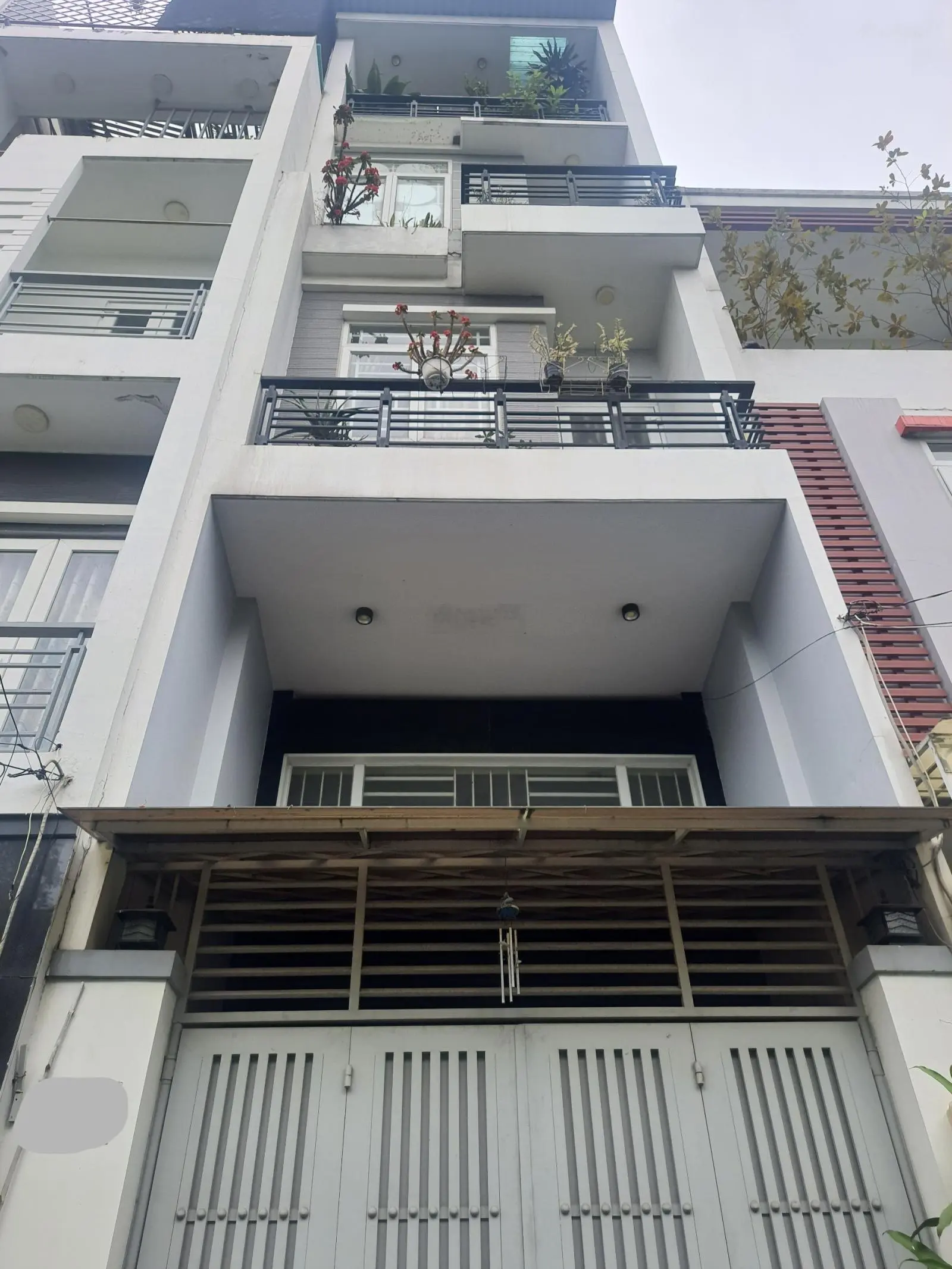 4.1x15m, 4 lầu, HĐ thuê 30tr, Nhà hxh 5m khu Phan Xích Long, sát TT thể thao Rạch Miễu, Giá 14 tỷ