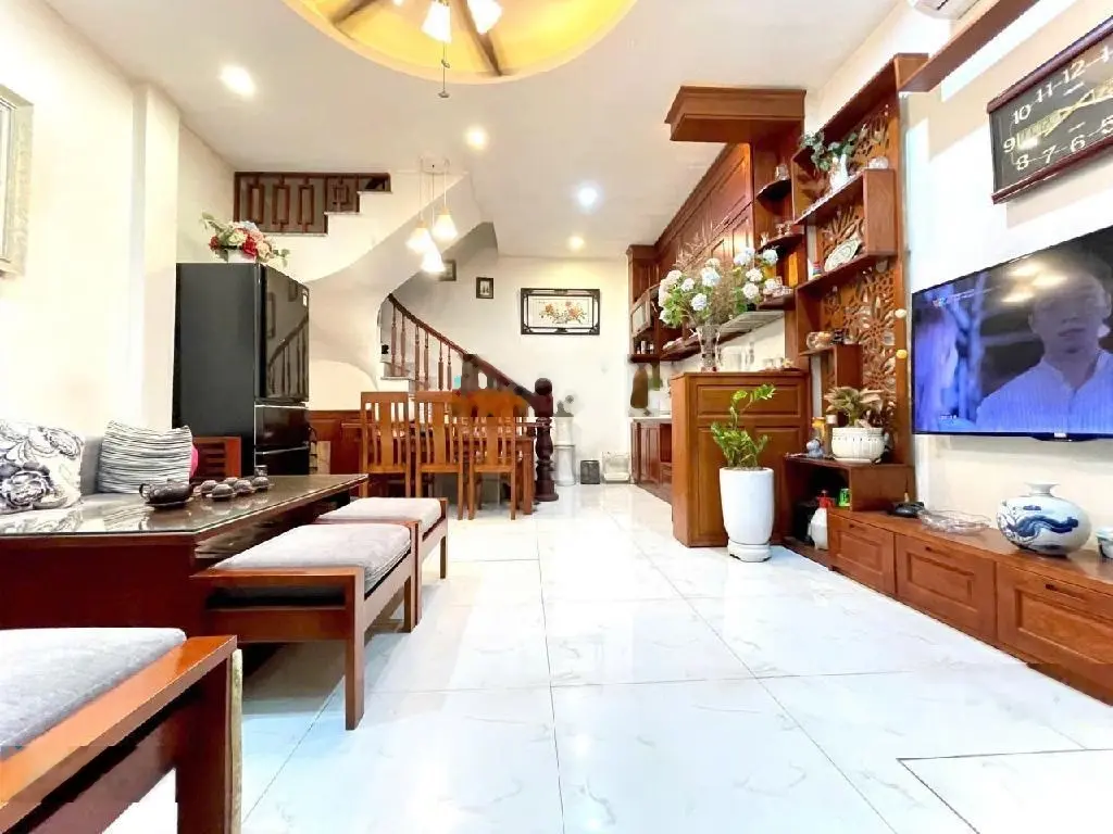 Bán nhà Ngọc Thụy,LB. 5 tầng 35m, ô tô tránh, 10m ra mặt phố Ngọc Thụy. Nhỉnh 6 tỷ