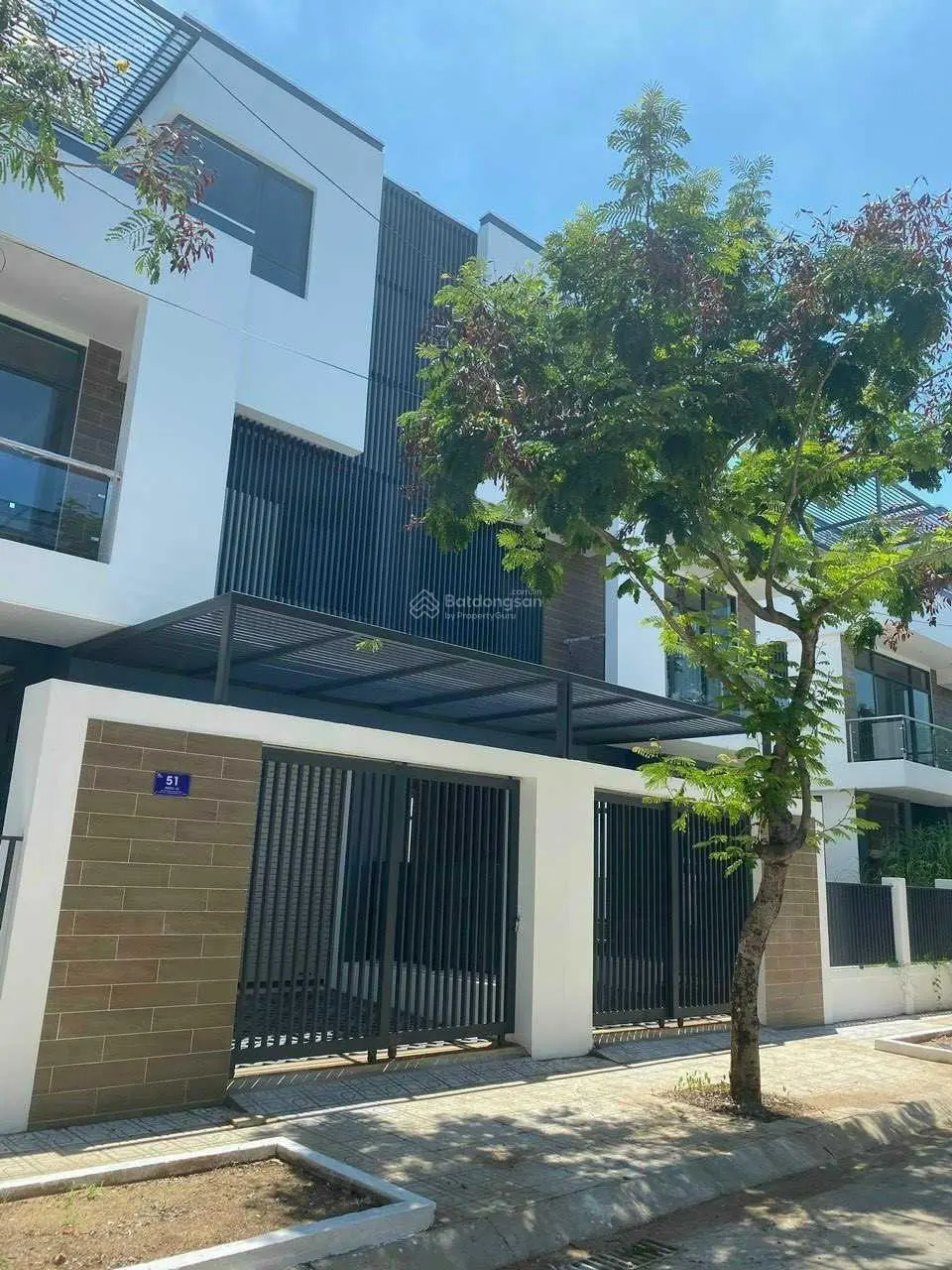 Chính chủ gửi bán nhà phố KDC Kiến Á, 1 trệt 2 lầu, sổ riêng hoàn công. Giá 10,5 tỷ bớt lộc